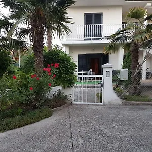 Beachfront Palma Apartment Umag